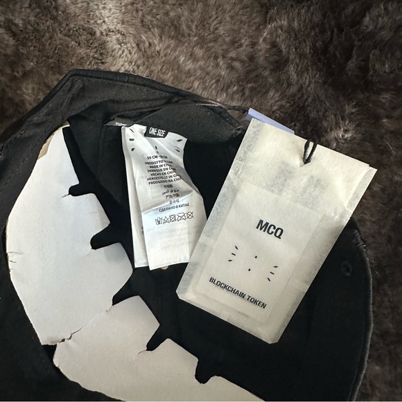 MCQ Black Cap - Picture 6 of 7